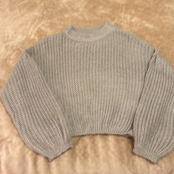 Women’s Gray Chunky, Lantern Sleeve Sweater - Picture 2 of 3